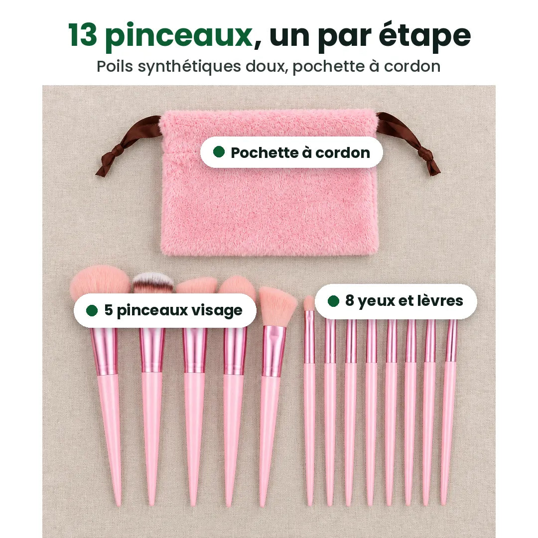 Pinceaux maquillage présentés : 5 pinceaux visage, 8 pinceaux yeux et lèvres et une pochette