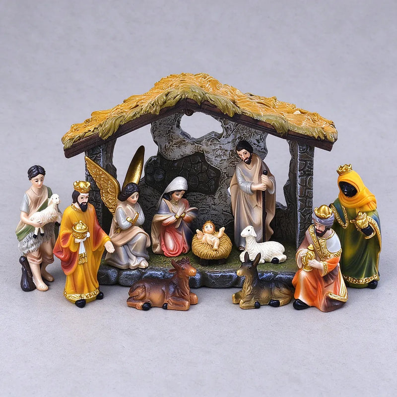 Establo de nacimiento con las once figuras y animales colocados juntos